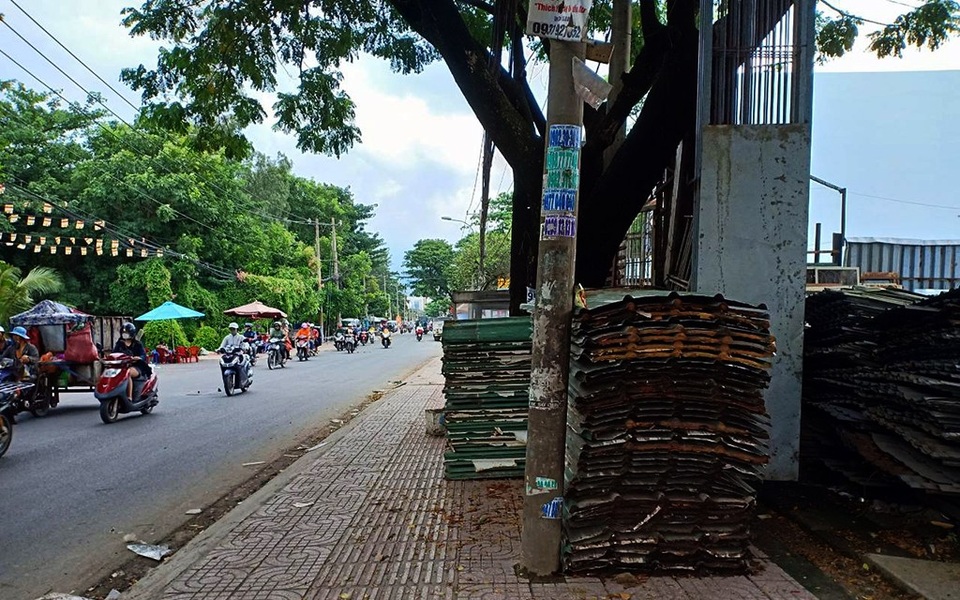 Lạc vào “thánh địa” đồ nội thất cũ ở Sài thành - 7 Một bãi tập kết tôn trên đường Bình Long