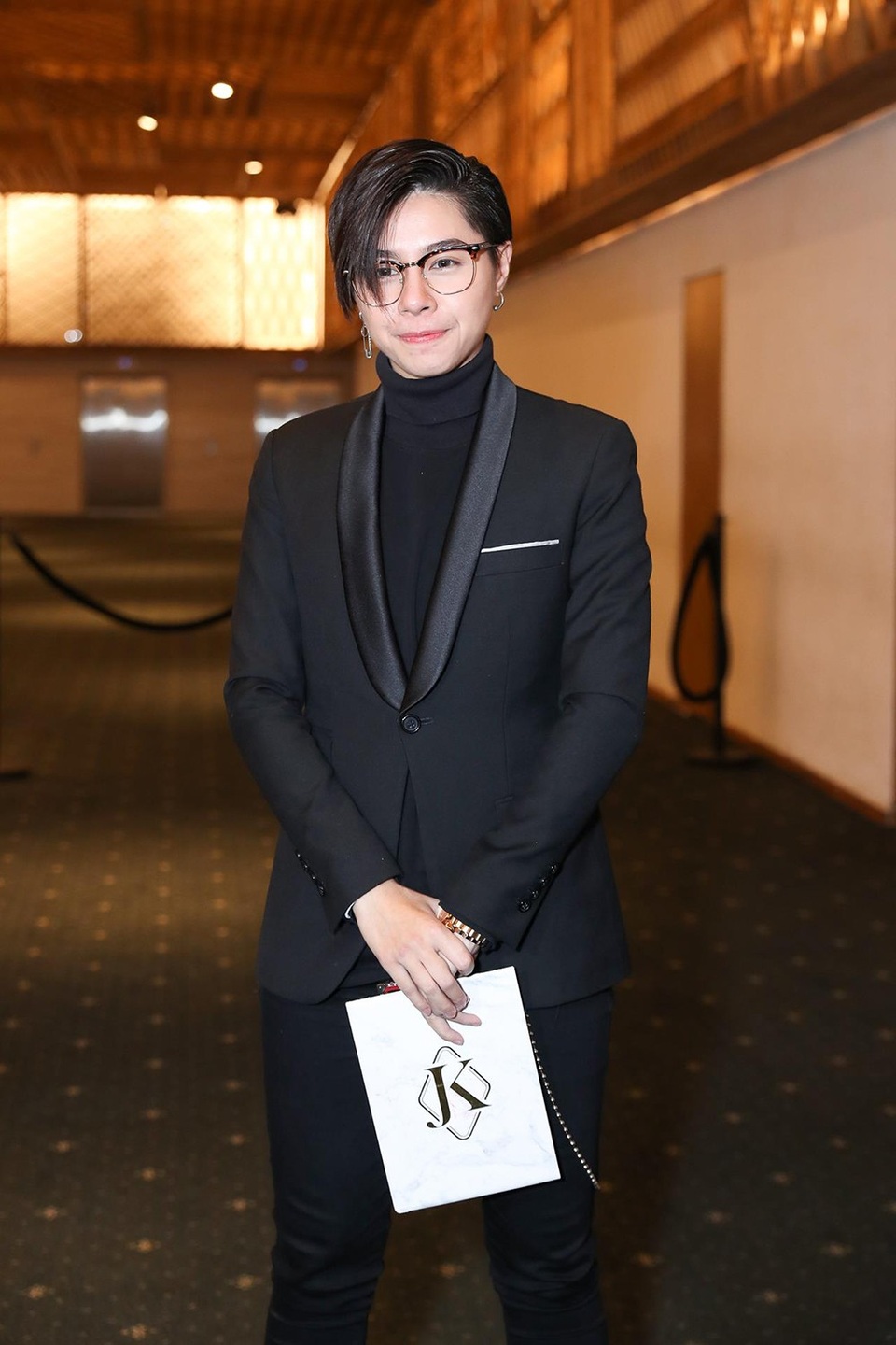 Bất ngờ, đi cùng với diễn viên An Nguy còn có sự xuất hiện của Alex Nguyễn - người yêu tin đồn đồng tính của An Nguy tại Mỹ. Cô và An Nguy không cùng nhau đi vào nhưng trong tiệc cưới cả hai ngồi chung.