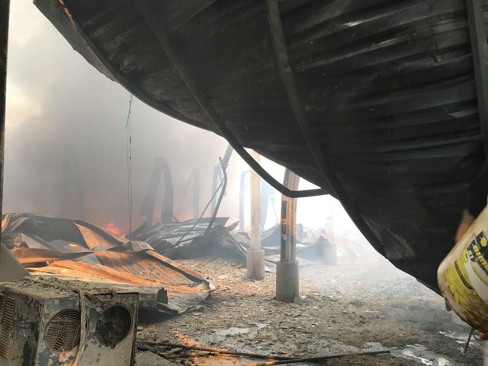 
Nhà xưởng đổ sập
