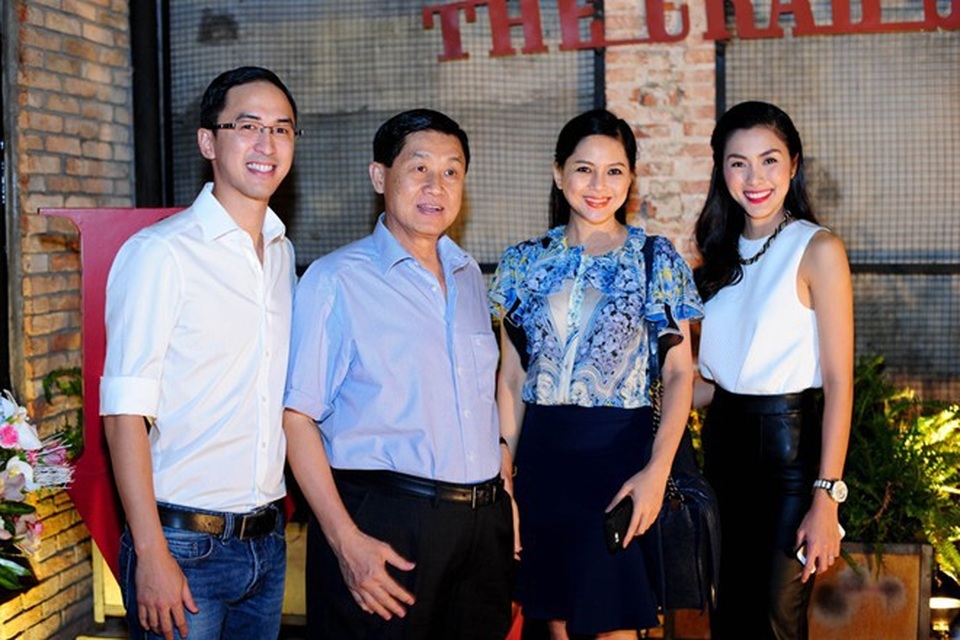 Cổ phiếu nhà Hà Tăng “chết thanh khoản”; Đại gia kín tiếng “bay” gần 1.000 tỷ đồng - 1 Cổ phiếu SAS của Sasco do bố mẹ chồng Hà Tăng quản lý có thanh khoản lẹt đẹt, thậm chí chết thanh khoản.