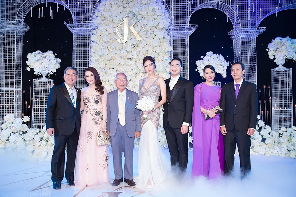 Gia đình hai họ trong ngày vui trọng đại của Lan Khuê và John Tuấn Nguyễn.