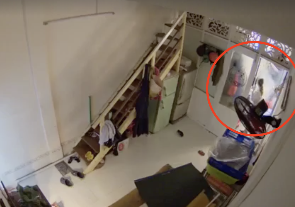 Khói bốc nghi ngút sau tiếng nổ