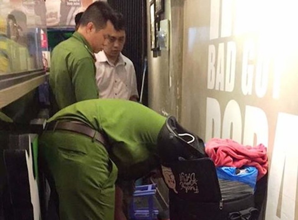 Công an tiến hành khám nghiệm hiện trường