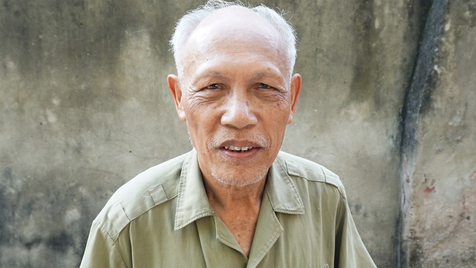 Quê nhà sẵn sàng đón nguyên Tổng Bí thư Đỗ Mười về yên nghỉ - 5 Ông Nguyễn Đức Trường (80 tuổi, ở cách nhà nguyên Tổng Bí thư Đỗ Mười không xa) chia sẻ: Khi nghe tin Bác Mười mất tôi thấy rất buồn, Bác là người sống rất tình cảm với quê hương. Tôi được gặp Bác gần đây là vào năm 2015, lúc đó xã kỷ niệm 85 ngày thành lập Chi bộ Đông Phù, tôi thấy Bác Mười vẫn còn khỏe, đi lại có chậm chạp nhưng Bác vẫn tự đi lên bục để phát biểu,....