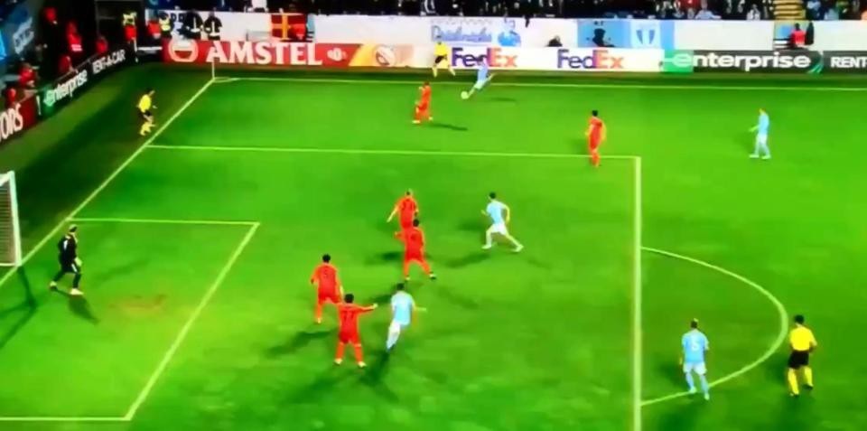 Sang CLB mới, thảm họa Karius lại mắc sai lầm khó đỡ ở cúp châu Âu - 1
Từ pha tạt bóng đơn giản của cầu thủ Malmo