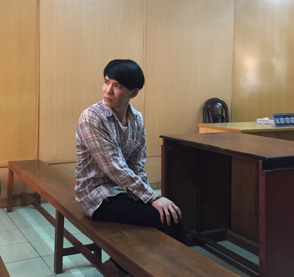 Nam nhân viên đâm chết quản lý lãnh 18 năm tù - 1 Trịnh Văn Huy lãnh 18 năm tù về tội Giết người