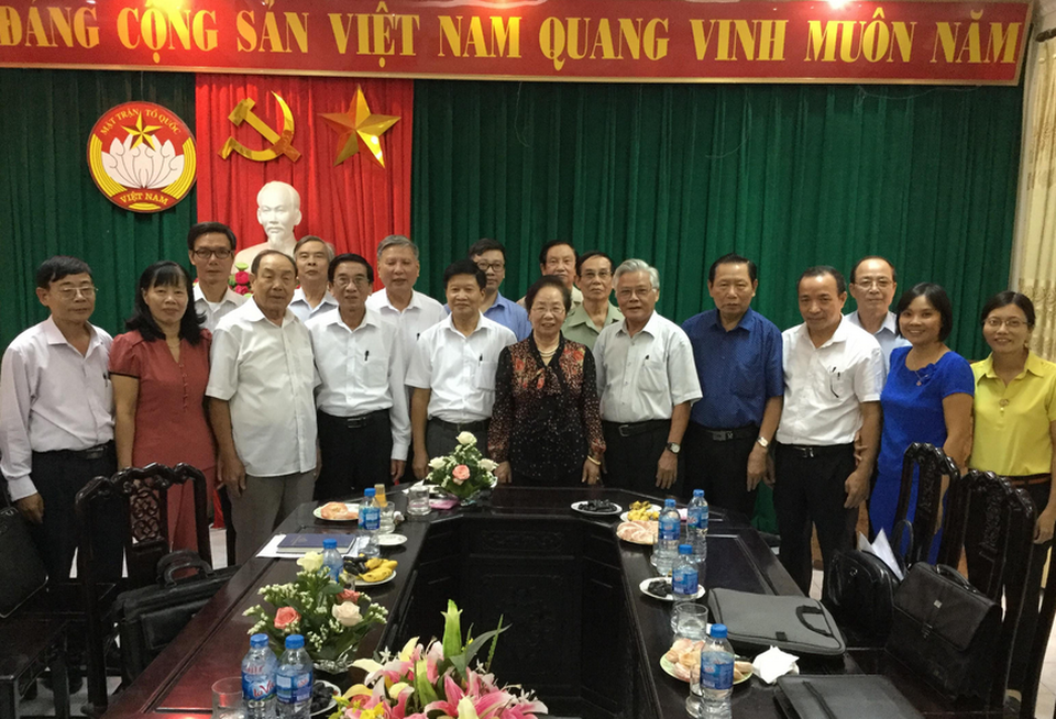 Chủ tịch Nguyễn Thị Doan làm việc với Hội Khuyến học tỉnh Hà Nam - 1
Chủ tịch Hội Khuyến học Việt Nam Nguyễn Thị Doan làm việc với Hội Khuyến học tỉnh Hà Nam