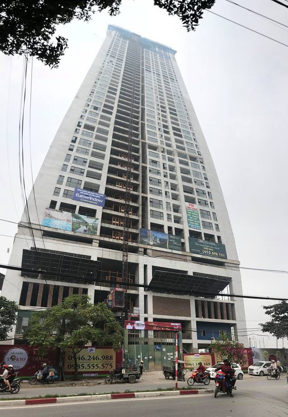 Ngân hàng siết nợ toà nhà cao nhất quận Hà Đông - 1 Dự án chung cư Tokyo Tower (tên gọi trước đây là Vinafor) bị siết nợ.