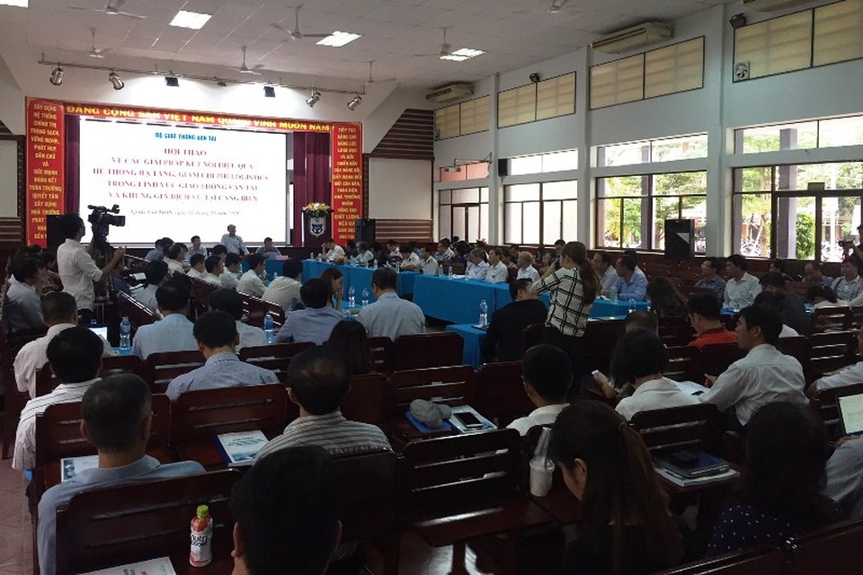 Nhất trí tăng giá dịch vụ tại các cảng biển để tái đầu tư, nâng cao chất lượng - 3 Nhiều doanh nghiệp nhất trí phương án tăng giá dịch vụ tại các cảng biển hiện nay để tái đầu tư, xây dựng nhằm nâng cao chất lượng phục vụ.