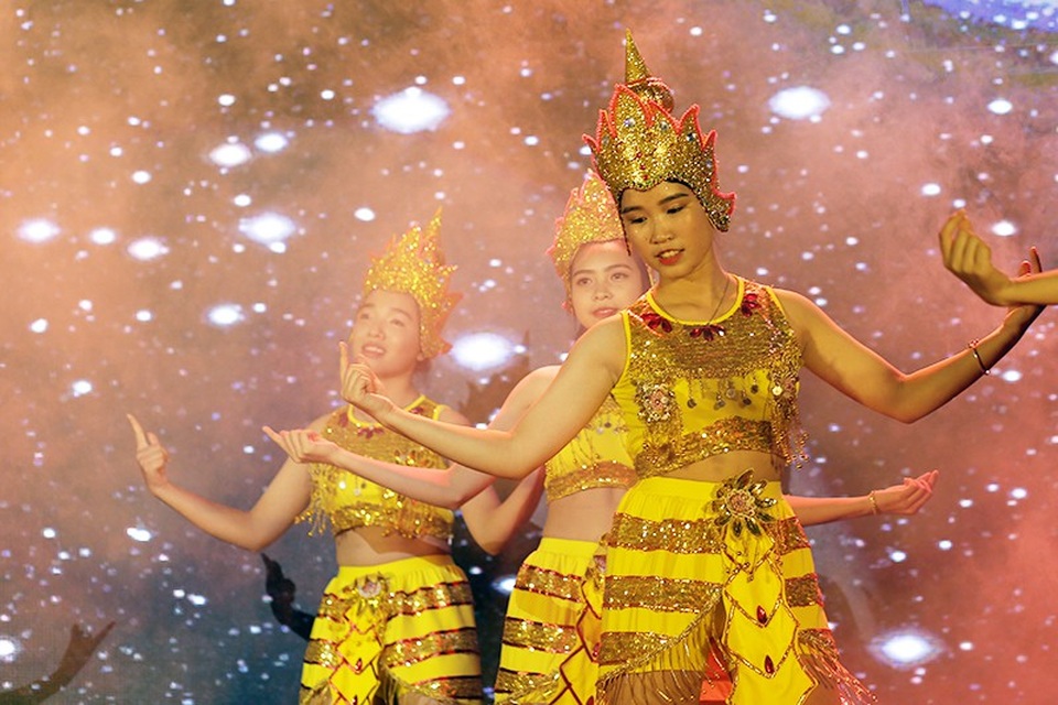Sinh viên Luật “cosplay Diên hi công lược” đón khóa mới - 9 Sinh viên Luật “cosplay Diên hi công lược” đón khóa mới - 9