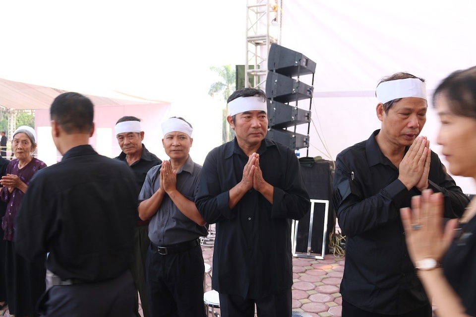 Lễ viếng nguyên Tổng Bí thư Đỗ Mười tại quê nhà ngoại thành Hà Nội - 4
Đại diện họ tộc nguyên Tổng Bí thư Đỗ Mười ở quê nhà đáp lại sự chia sẻ của cơ quan, đoàn thể.