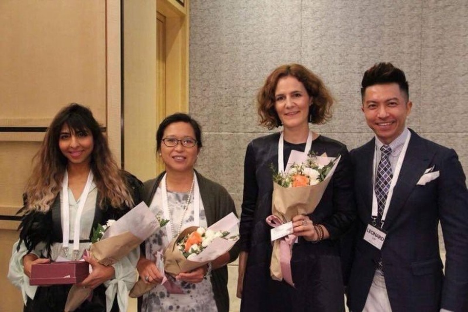 Alma Nha Trang gây ấn tượng với những thiết kế nội thất đặc biệt bởi Karlyn Cerdena - 1 “Chúng tôi muốn một giải pháp thiết kế phù hợp nhất cho chính khu nghỉ dưỡng ALMA, thay vì chỉ đơn thuần đi theo những xu hướng thiết kế ngày nay” – Karlyn Cerdena, người đứng thứ 2 từ trái sang.