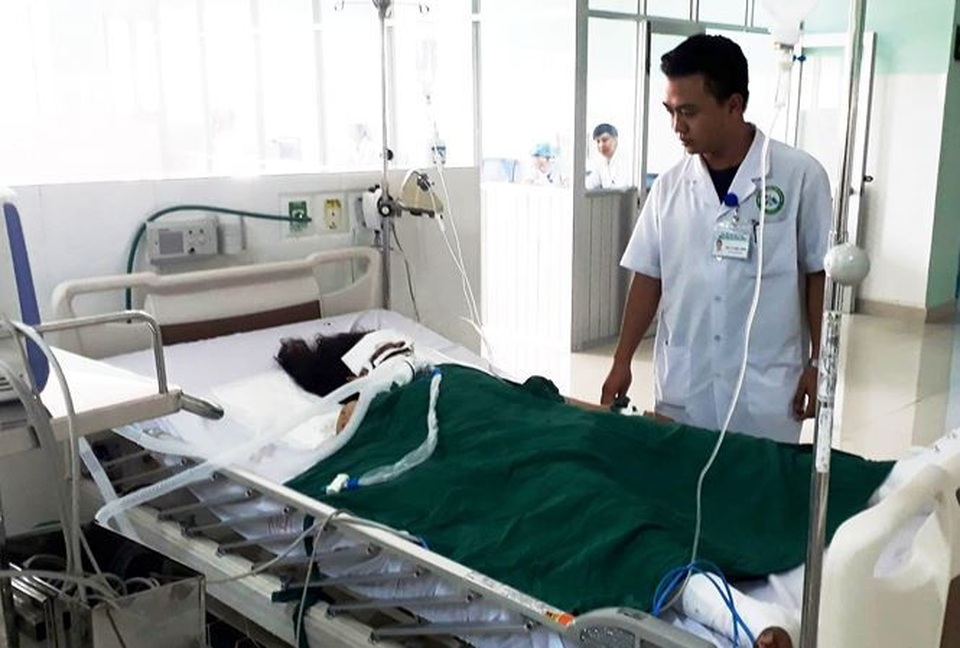 Kinh hoàng lời kể nhân chứng vụ nổ mìn tại khu tập thể trường mầm non - 1
Cô giáo H. phải cắt cẳng tay phải vì hành động thiếu suy nghĩ của người chồng