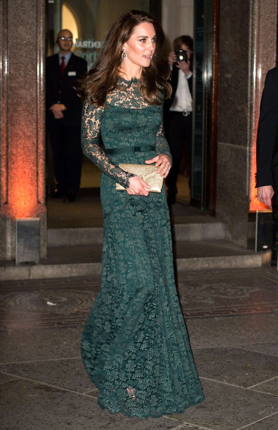 Hai công nương nước Anh thanh lịch với trang phục màu xanh - 3
Kate Middleton trong bộ váy ren Temperley London