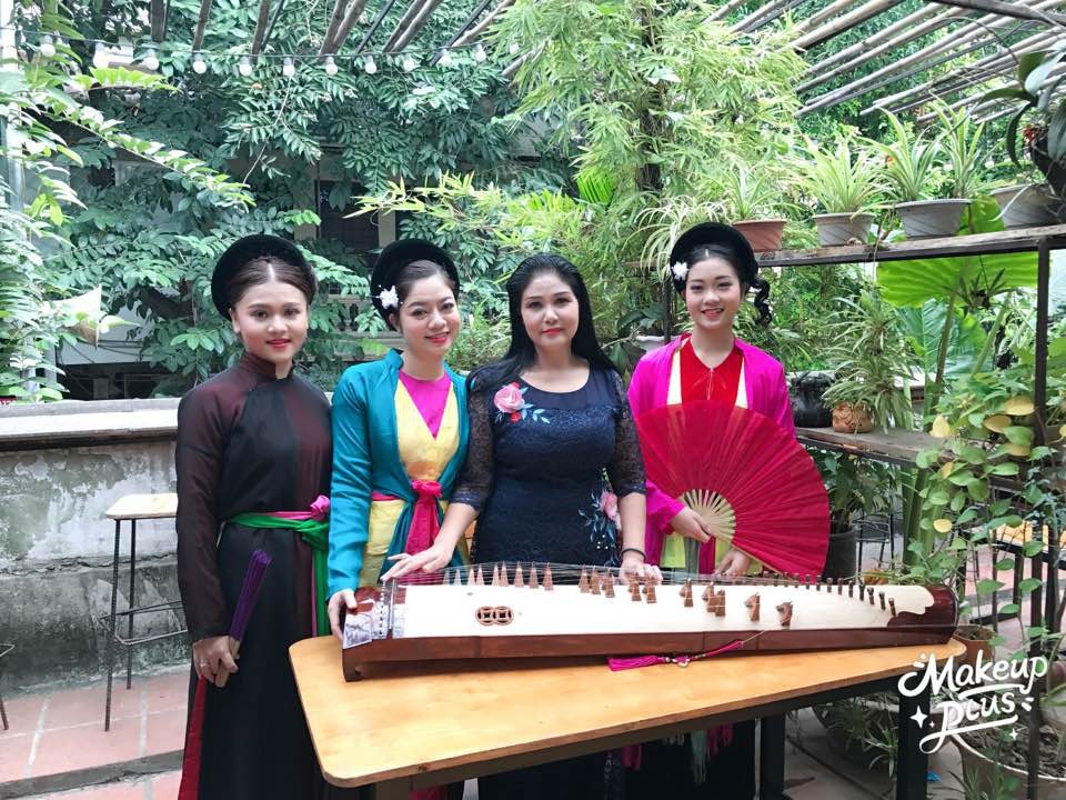 NSƯT Thanh Ngoan: “Có lúc tôi như đứng giữa ngã ba đường, không biết lối nào mà đi” - 1 Nghệ sĩ Thanh Ngoan thừa nhận, dù làm quản lý nhưng chị vẫn chưa bao giờ hết thăng hoa khi bước lên sân khấu.