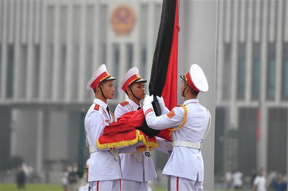 Lễ thượng cờ rủ Quốc tang nguyên Tổng Bí thư Đỗ Mười - 6 Lễ thượng cờ rủ Quốc tang nguyên Tổng Bí thư Đỗ Mười - 6