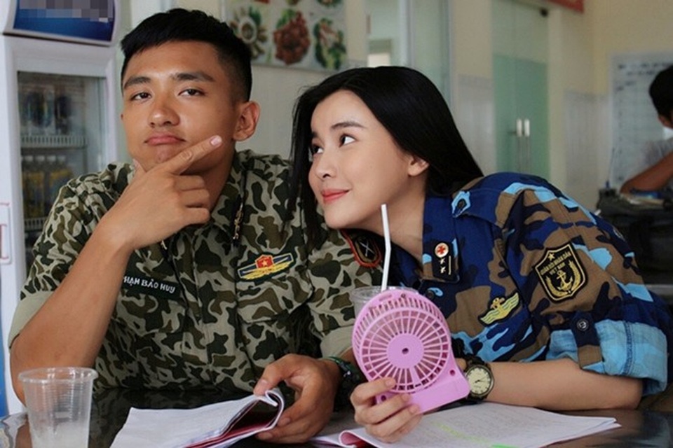 Thực hư “phim giả tình thật” giữa Cao Thái Hà với hai soái ca Hậu duệ mặt trời - 8 Thực hư “phim giả tình thật” giữa Cao Thái Hà với hai soái ca Hậu duệ mặt trời - 8