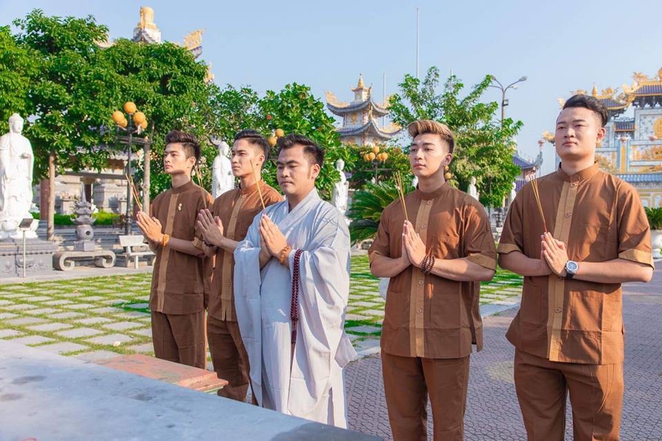 Chắp tay sao cho đúng và ý nghĩa trong nghi thức Phật giáo - 1 Chắp tay sao cho đúng và ý nghĩa trong nghi thức Phật giáo - 1