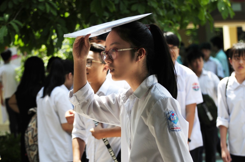Thi vào lớp 10 Hà Nội: Phương án 4 môn là hợp lý - 1 Học sinh dự thi lớp 10 THPT tại Hà Nội năm 2018. (Ảnh: Mỹ Hà).