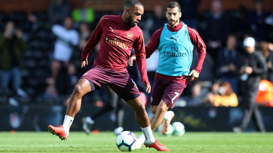 Những khoảnh khắc trong trận đấu Arsenal vùi dập Fulham - 5
Các cầu thủ Arsenal khởi động tại Craven Cottage