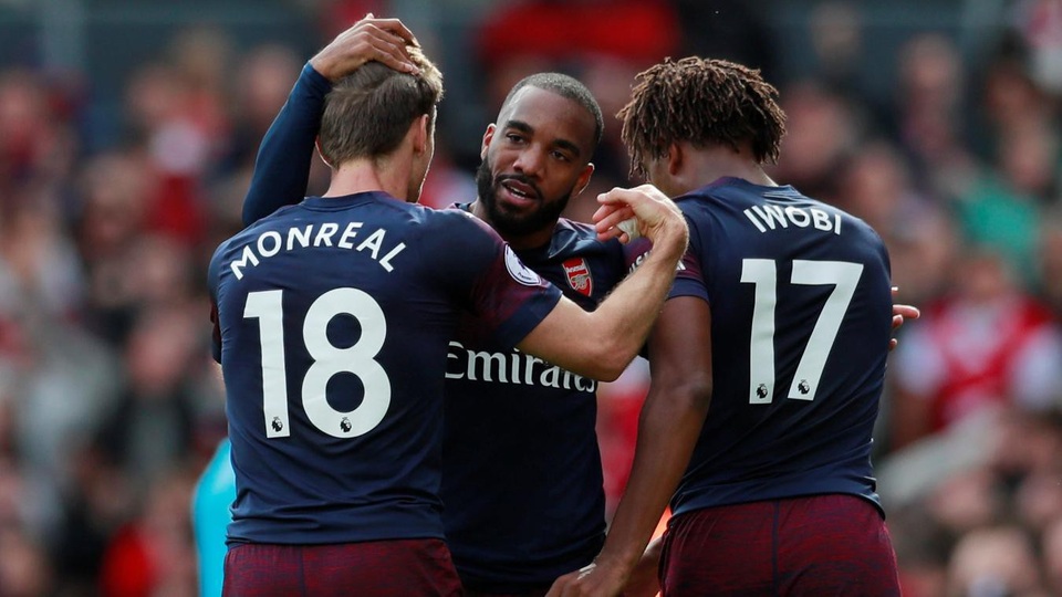 Những khoảnh khắc trong trận đấu Arsenal vùi dập Fulham - 12
Các cầu thủ Arsenal chia vui với tiền đạo người Pháp, Lacazette đã có bàn thắng thứ ba ở Premier League