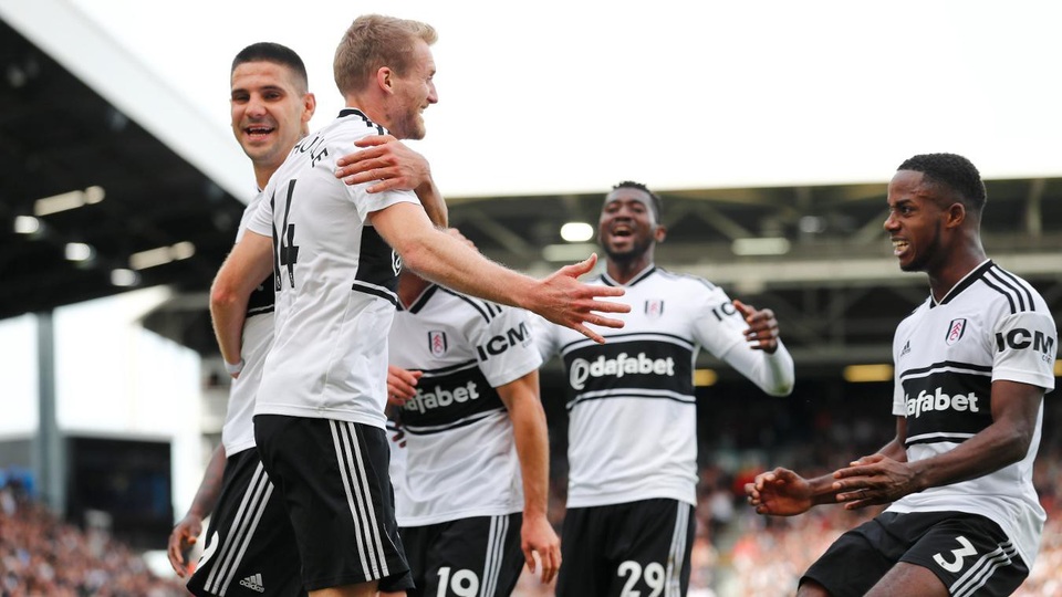 Những khoảnh khắc trong trận đấu Arsenal vùi dập Fulham - 14
Niềm vui của các cầu thủ Fulham với bàn thắng vào lưới Arsenal