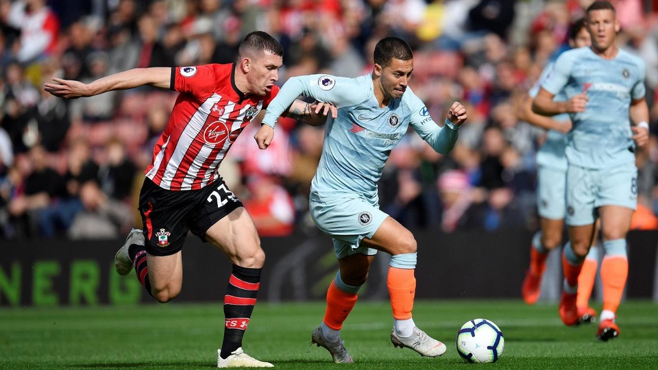 Southampton 0-3 Chelsea: Hazard tiếp đà thăng hoa - 3
Hazard làm khổ hàng thủ đối phương với những tình huống xử lý kỹ thuật, nhanh nhẹn