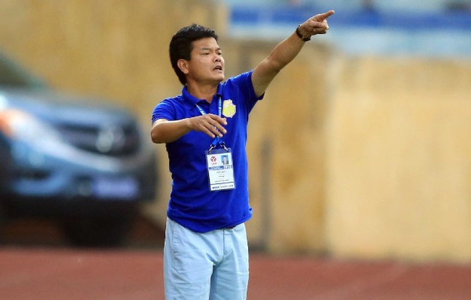 HLV Văn Sỹ tố bị CLB Cần Thơ “chơi chiêu” trước trận “chung kết ngược” V-League - 1 HLV Nguyễn Văn Sỹ (Nam Định) bức xúc trước trận chung kết ngược