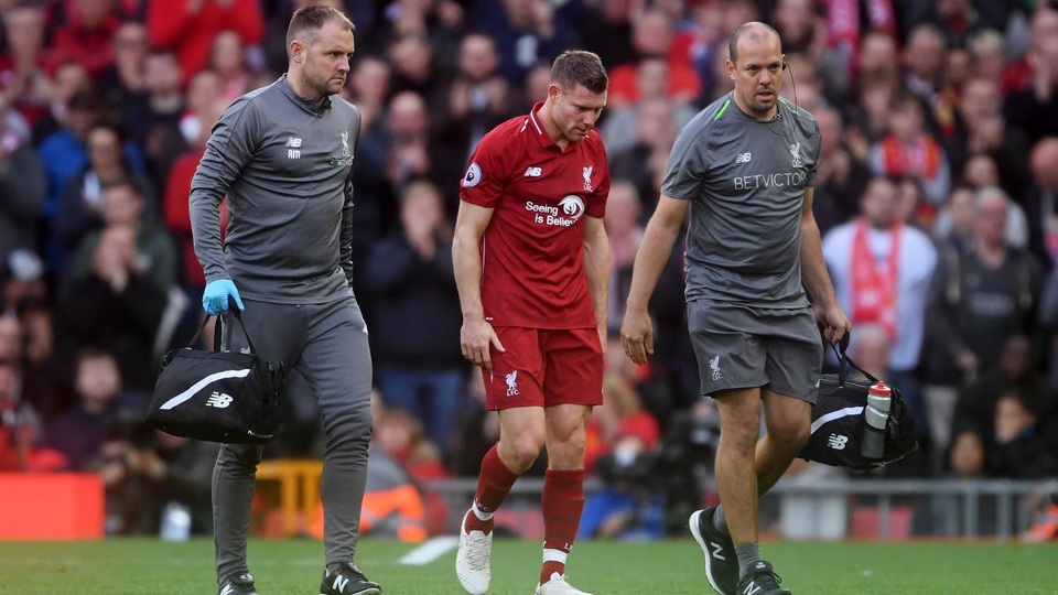 Liverpool 0-0 Man City: Đáng buồn cho "tội đồ" Mahrez - 7
Milner rời sân do chấn thương