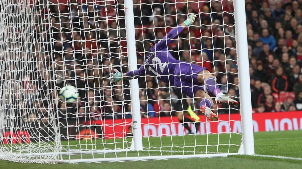 
Cú sút phạt của Mata đưa bóng sát cột dọc trái, bàn thắng đẹp của tiền vệ người Tây Ban Nha
