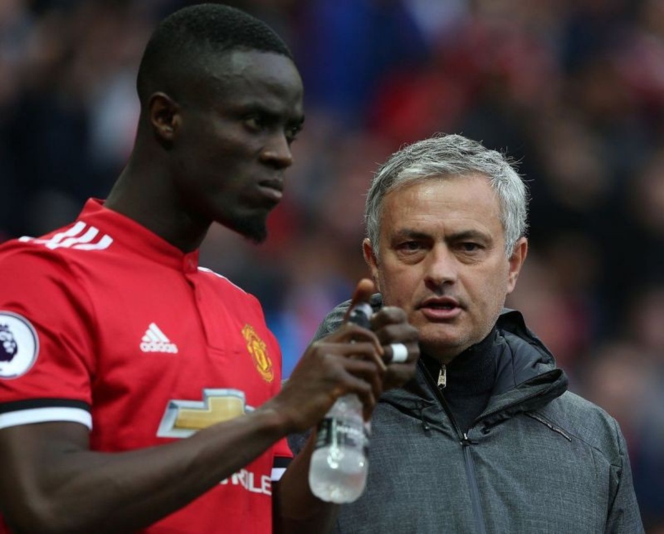 Mourinho chỉ sử dụng duy nhất một trung vệ trong phần lớn thời gian của trận đấu