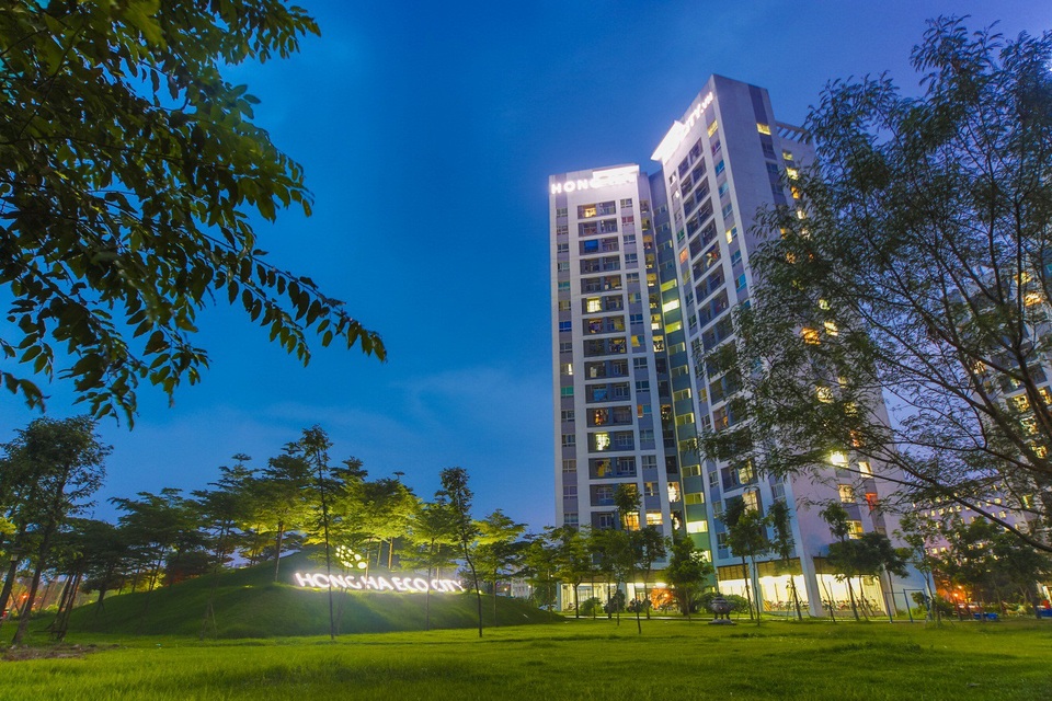 Hồng Hà Eco City cất nóc tòa Rosa, ưu đãi khủng lên tới 500 triệu đồng - 2 Cư dân của Hồng Hà Eco City không chỉ được sở hữu căn hộ mà còn sở hữu cả một không gian sống xanh, với quần thể sinh thái khép kín, an ninh 5 lớp.