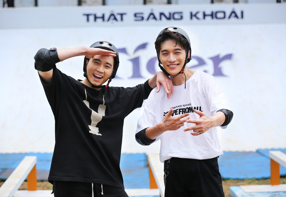 
Để đáp trả lời thách đấu của Châu Đăng Khoa, Karik nửa đùa nửa thật: “Nam nhi chỉ dùng hành động để chứng minh”.
