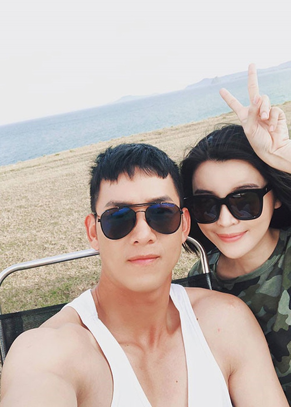 Thực hư “phim giả tình thật” giữa Cao Thái Hà với hai soái ca Hậu duệ mặt trời - 4 Song Luân cũng thoải mái chia sẻ câu chuyện Cao Thái Hà quan tâm, mua chè cho anh sau giờ diễn.