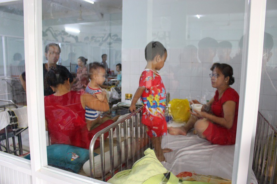 Nguy cơ tất cả trẻ nhỏ sẽ bị dịch tay chân miệng tấn công - 1 Bệnh tay chân miệng đang lây lan nhanh trong cộng đồng ở nhóm trẻ nhỏ