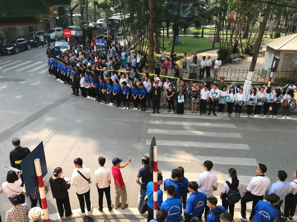 Linh cữu nguyên Tổng Bí thư Đỗ Mười đã về quê nhà Thanh Trì - 54 Linh cữu nguyên Tổng Bí thư Đỗ Mười đã về quê nhà Thanh Trì - 54