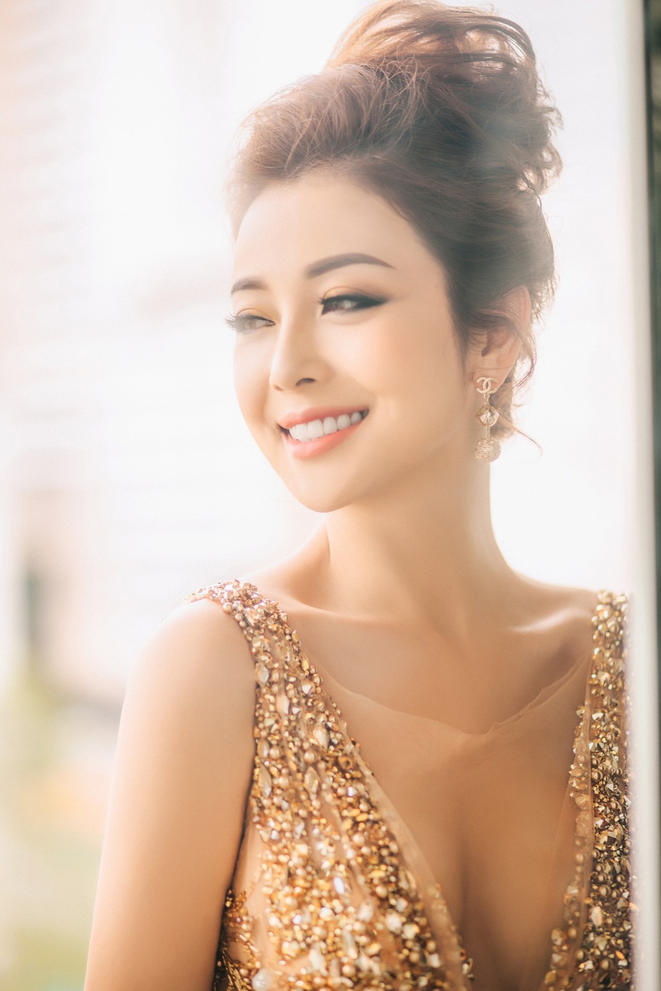 Lấy chồng đại gia, sống như “bà hoàng” nhưng Jenifer Phạm, Ngọc Duyên không “ngồi yên” - 1 Jennifer Phạm tiết lộ, cô vẫn chạy show kiếm tiền để không phải phụ thuộc.