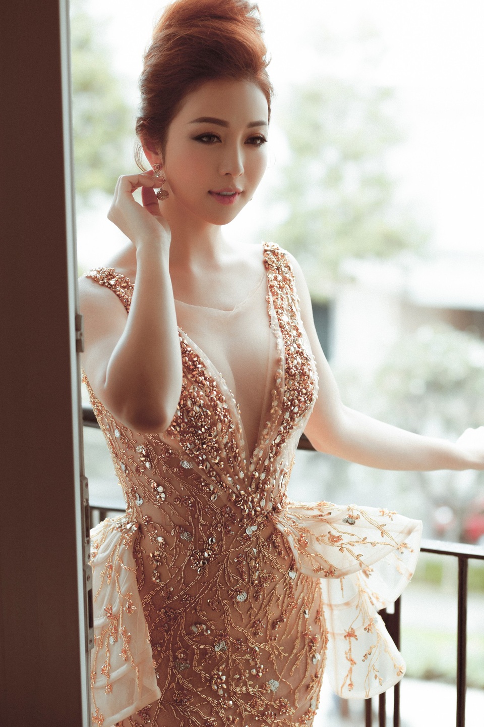 Lấy chồng đại gia, sống như “bà hoàng” nhưng Jenifer Phạm, Ngọc Duyên không “ngồi yên” - 2 Tôi nghĩ một gia đình có hai trụ cột chắc chắn sẽ bền vững hơn là một, Jennifer Phạm chia sẻ.