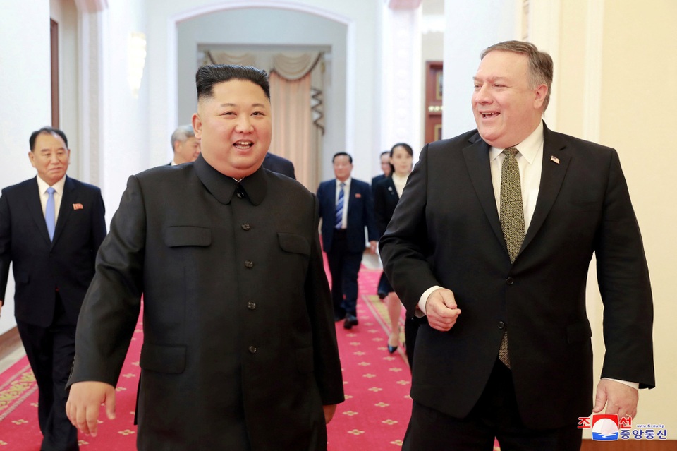
Nhà lãnh đạo Kim Jong-un gặp Ngoại trưởng Pompeo tại Triều Tiên ngày 7/10 (Ảnh: Reuters)
