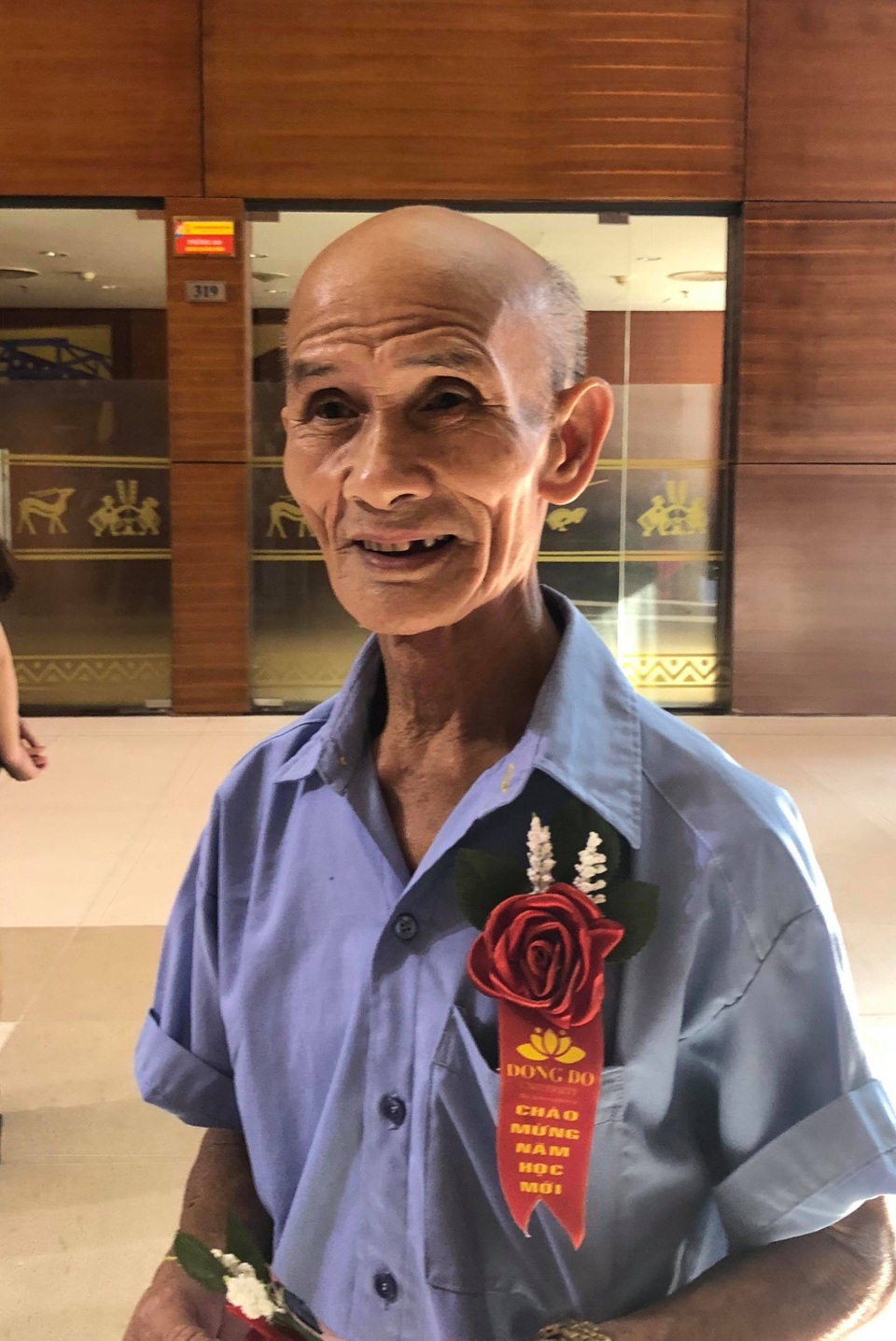“Cụ” sinh viên ngành Luật 85 tuổi: "Đi học để trẻ lại" - 1
Cụ Cao Nhật Linh - sinh viên năm thứ 2 khoa Luật Kinh tế - trường ĐH Đông Đô dự lễ Khai giảng của trường ngày 8/10
