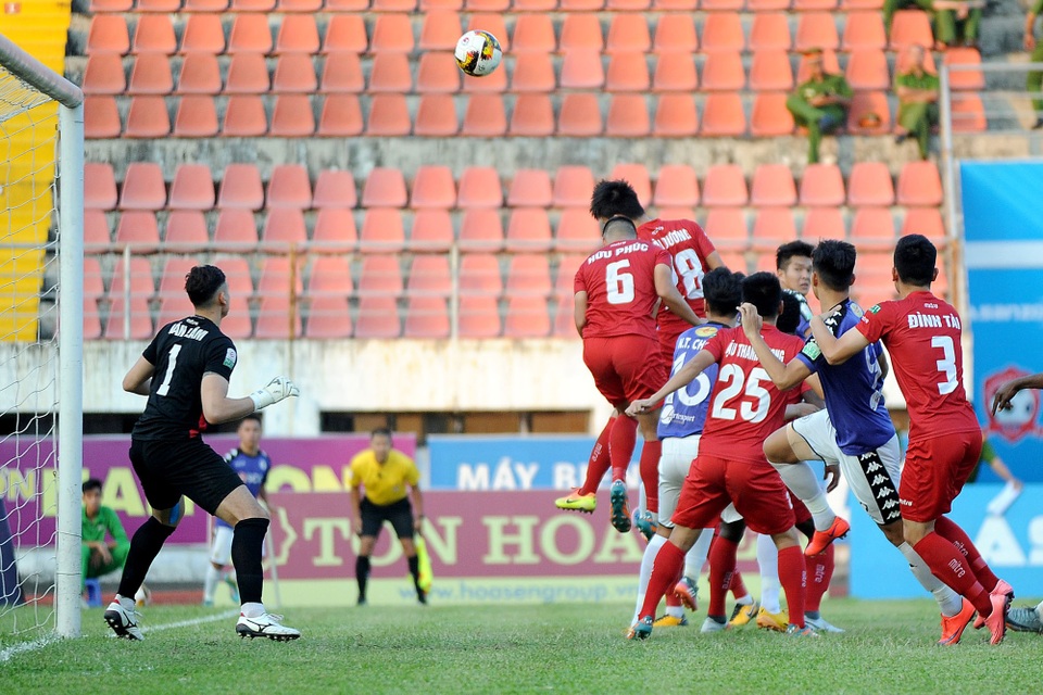 Thua Hải Phòng, CLB Hà Nội “chốt sổ” kỷ lục V-League - 1
Hải Phòng giành chiến thắng trên sân nhà trước CLB Hà Nội - Ảnh: Gia Hưng