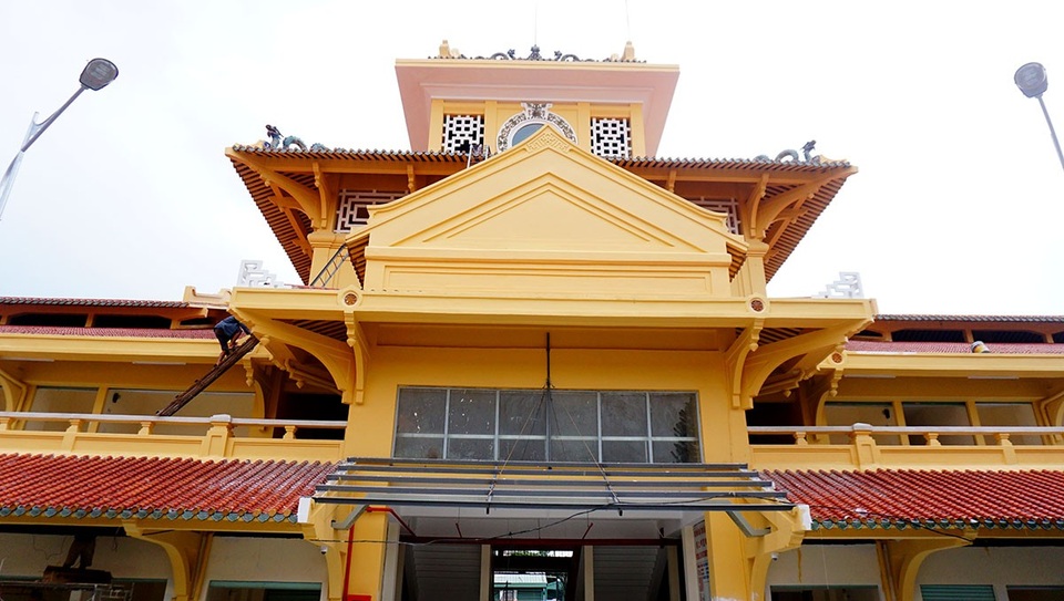 Chợ cổ trăm năm tuổi sắp trở lại với diện mạo mới - 3
Toàn bộ ngôi chợ cổ được sơn sửa lại.