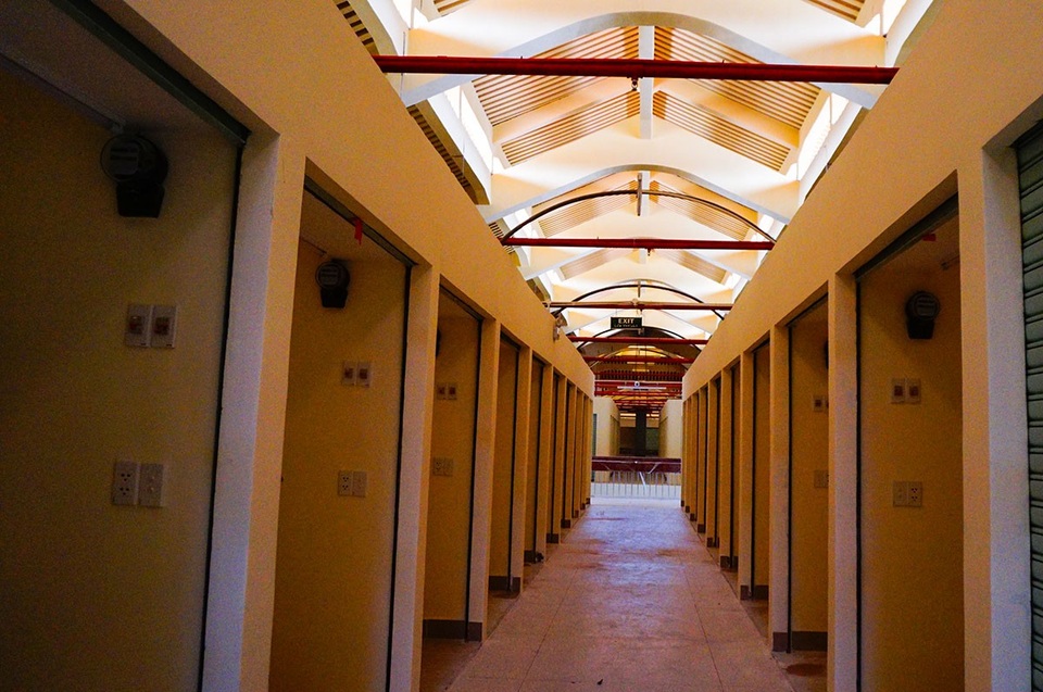 Chợ cổ trăm năm tuổi sắp trở lại với diện mạo mới - 12
Hơn 1.000 sạp hàng được sửa mới, đầy đủ hệ thống điện và thông gió.