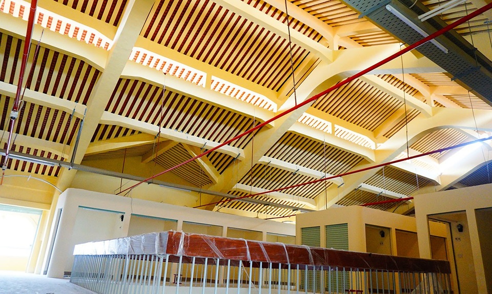 Chợ cổ trăm năm tuổi sắp trở lại với diện mạo mới - 11 Trần nhà được cải tạo, sửa sang lại vừa chắc chắn và đủ ánh sáng.