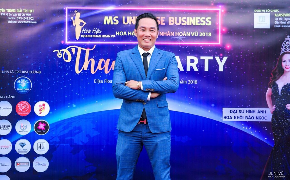 “Bầu” Hưng – Doanh nhân trẻ "mát tay" với các cuộc thi nhan sắc quốc tế - 1 Bầu Hưng có tuổi thơ khá vất vả, tuy vậy, anh luôn cố gắng vượt lên số phận.