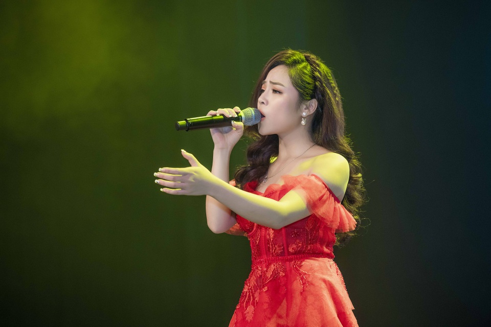 Sao Mai Diệu Ly: “Tôi cứng đầu nên không xao động trước những lời gạ gẫm” - 3 Sao Mai Diệu Ly: “Tôi cứng đầu nên không xao động trước những lời gạ gẫm” - 3