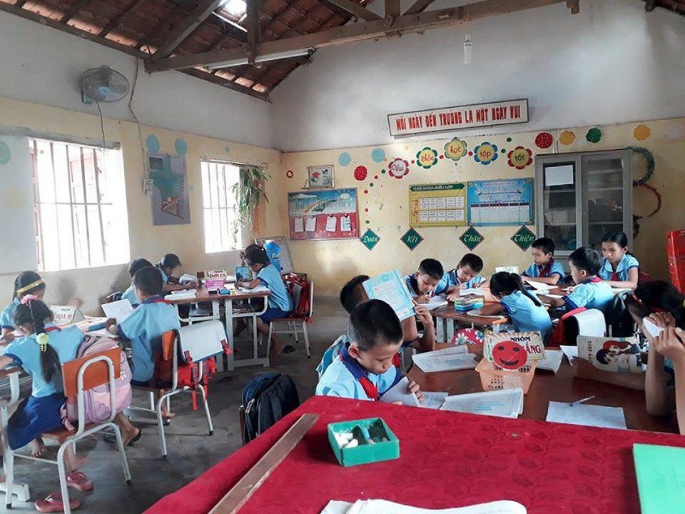 Quảng Bình: Hàng trăm HS trở lại trường sau đợt nghỉ để phản đối sách Công nghệ Giáo dục - 1 Học sinh tiểu học tại huyện Quảng Trạch, Quảng Bình