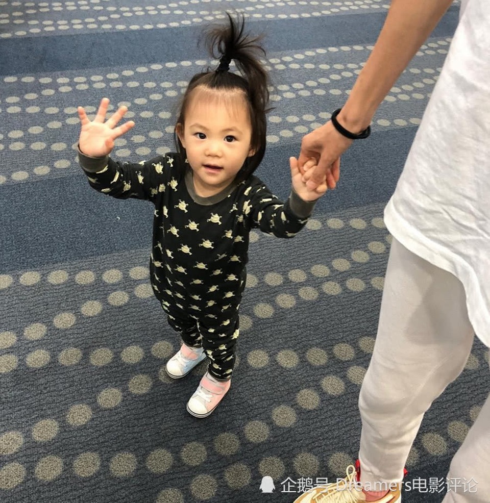Hai người phụ nữ quan trọng nhất trong cuộc đời Trần Quán Hy - 17
Con gái Trần Quán Hy và Thư Bồi sở hữu nét dễ thương của cả cha lẫn mẹ.