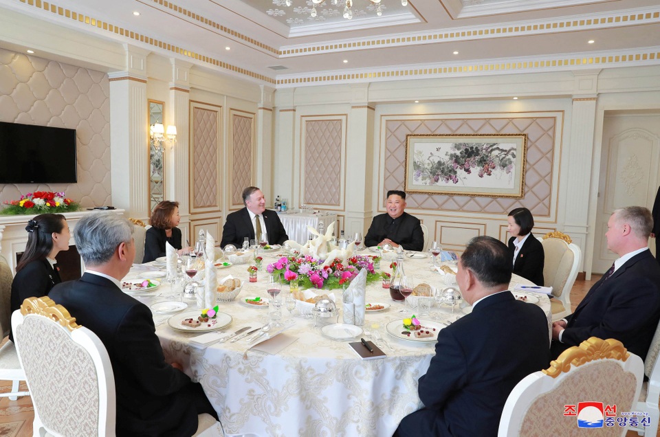 Ông Kim Jong-un tiếp đón Ngoại trưởng Mỹ - 4 Nhà lãnh đạo Triều Tiên ăn trưa cùng phái đoàn Ngoại trưởng Mỹ (Ảnh: Reuters)