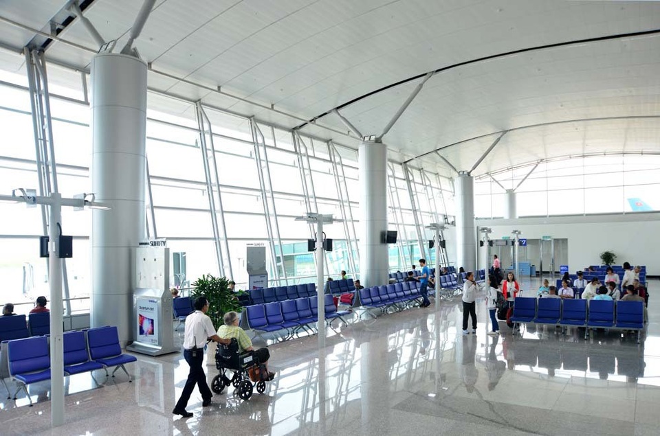 Khách để quên nữ trang, nhân viên sân bay mang đi… cầm đồ - 1 Nhà ga sân bay Tân Sơn Nhất